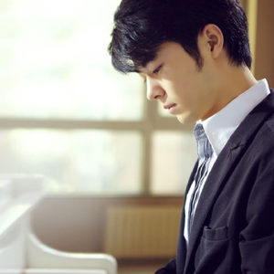 两根黑捧一前一后
