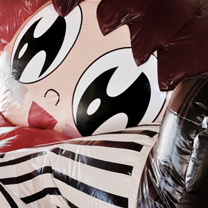 两根黑捧一前一后
